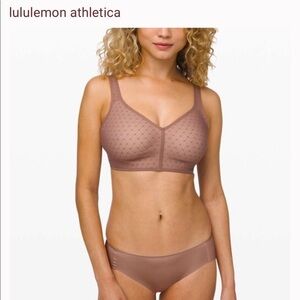 LULULEMON Athletica Like Nothing lace